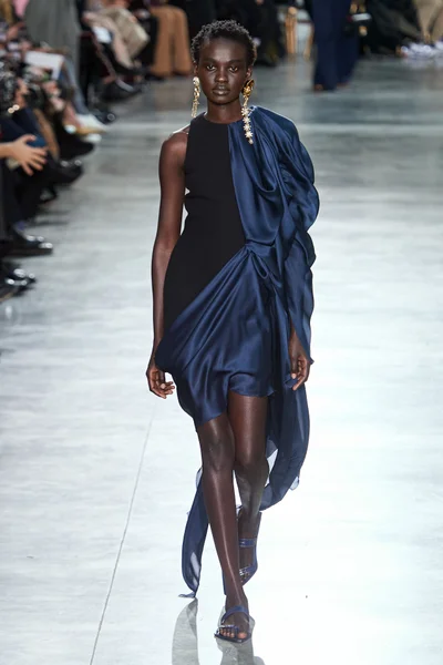 Look 16